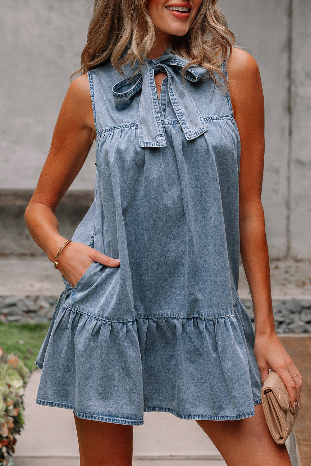 Robe sans manches en chambray volantée à nœud papillon bleu sarcelle véritable