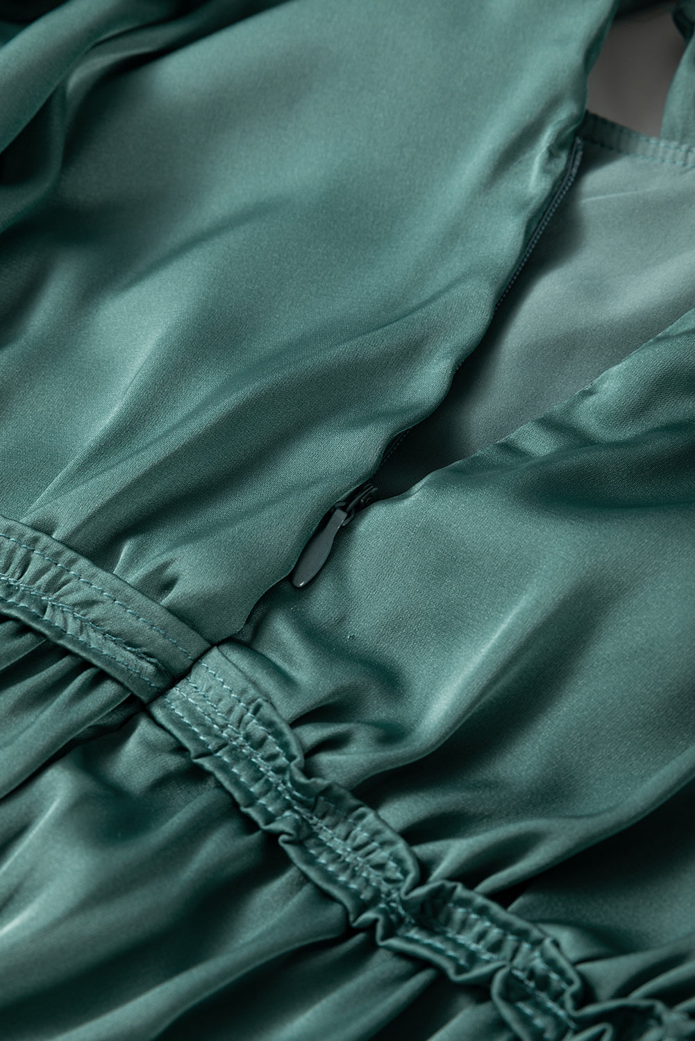 Robe Courte Évasée et Ample Manches Bouffantes à Volants Étagés Vert Brume