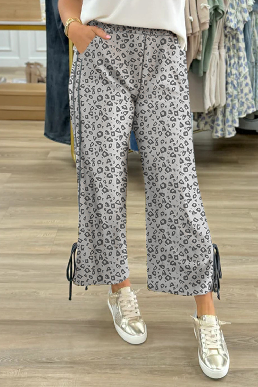 Pantalon droit taille haute léopard gris avec nœud latéral