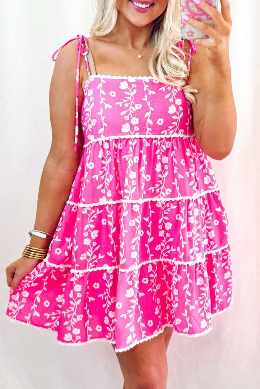 Mini-robe sans manches à imprimé floral rose et volants ric-rac