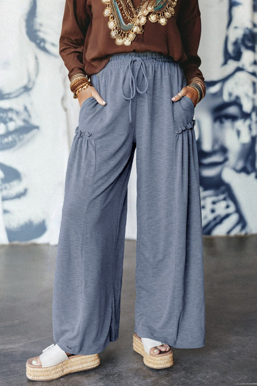 Pantalon ample à taille élastique avec cordon de serrage et détails froncés