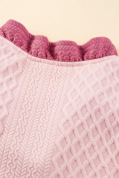 Robe courte légère rose texturée à manches bouffantes volantées et col en V coupe droite