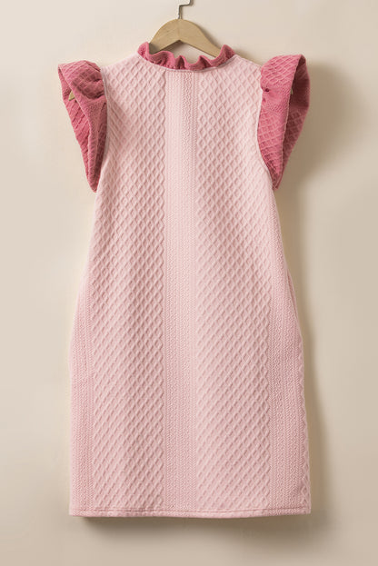 Robe courte légère rose texturée à manches bouffantes volantées et col en V coupe droite