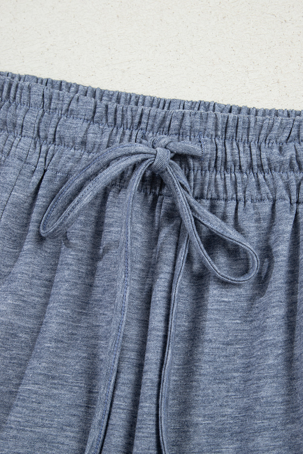Pantalon ample à taille élastique avec cordon de serrage et détails froncés