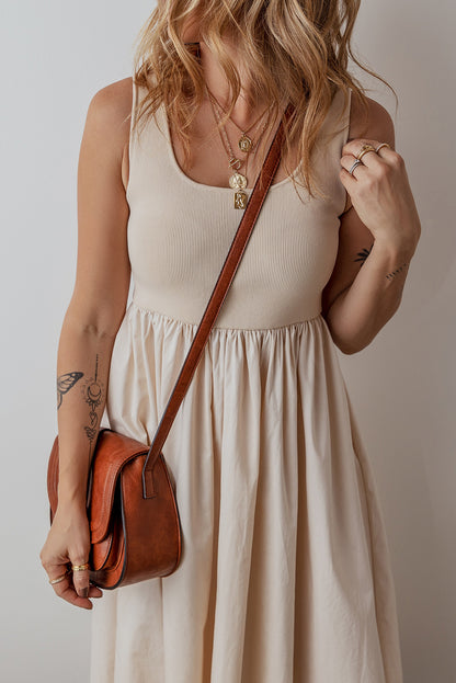 Robe longue plissée sans manches, bustier côtelé, col rond beige