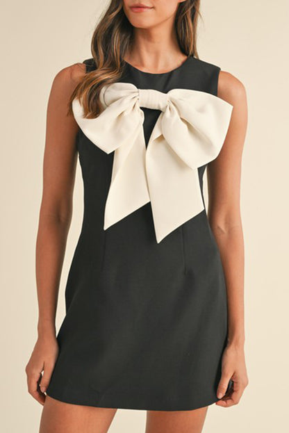 Robe mini sans manches à encolure ronde ornée d'un nœud papillon contrastant noir