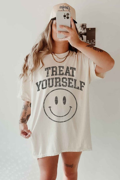 TREAT YOURSELF OVERSIZED GRAPHIC TEE