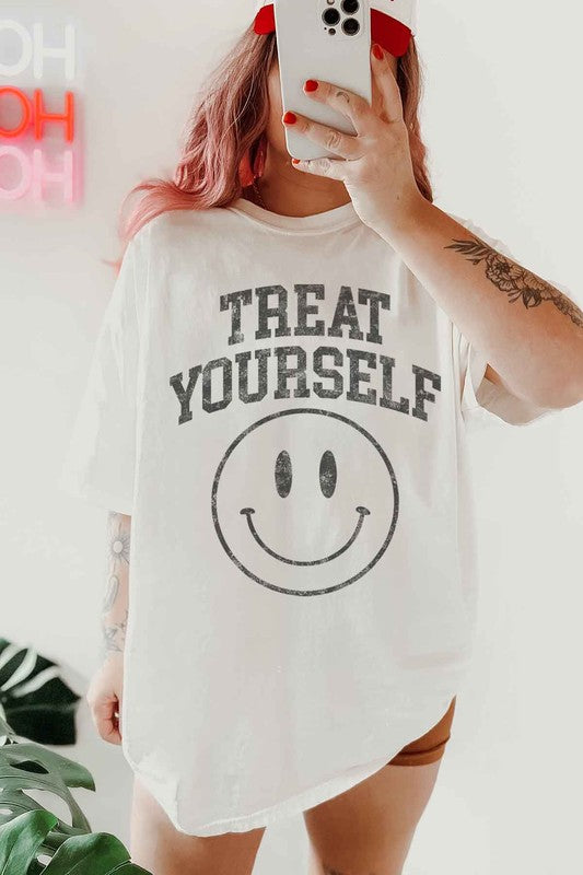 TREAT YOURSELF OVERSIZED GRAPHIC TEE