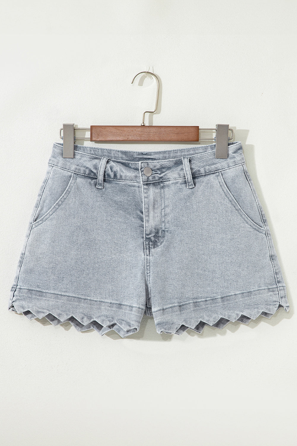 Short en jean taille haute délavé bleu crépuscule à ourlet festonné