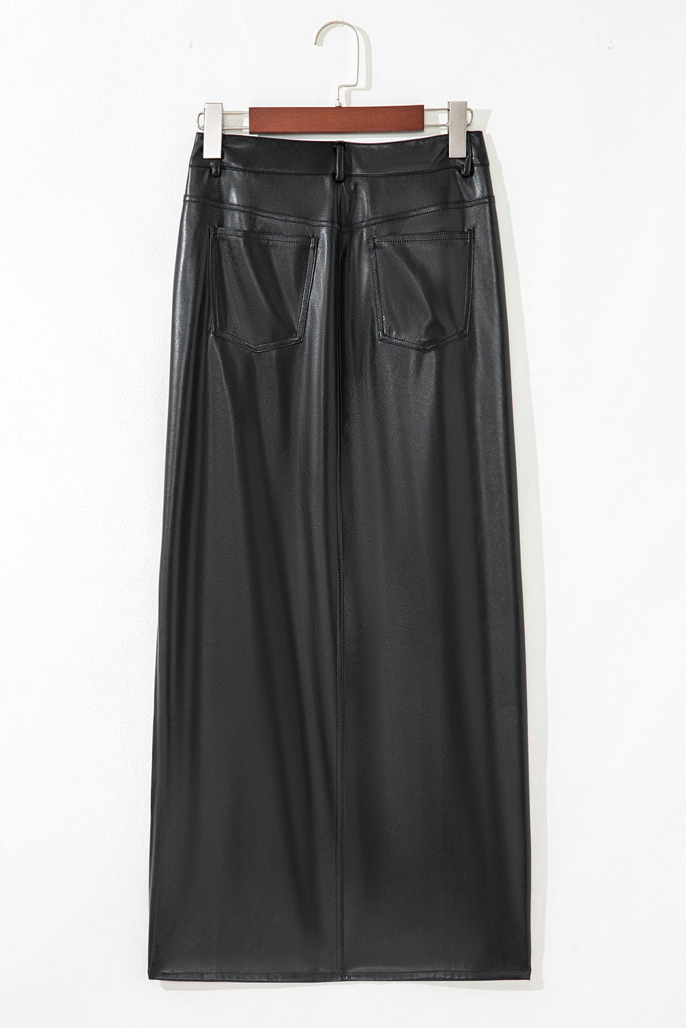 Jupe longue fendue en similicuir noir
