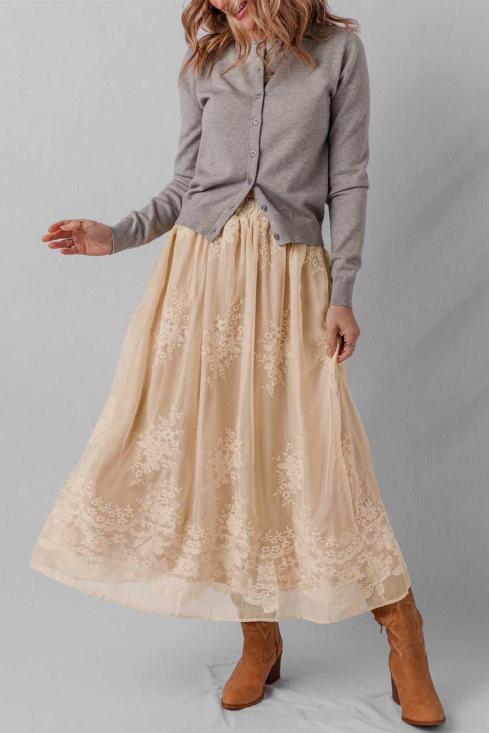 Jupe longue fluide en tulle brodé couleur avoine