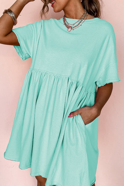 Robe babydoll unie couleur jade clair avec poches et bords effilochés