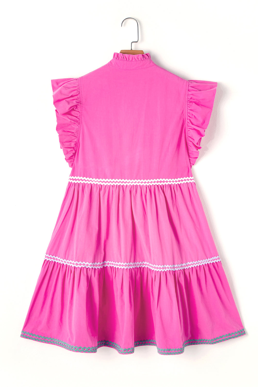 Robe étagée à manches courtes volantées et col en V, colorblock rose fraise et zigzag