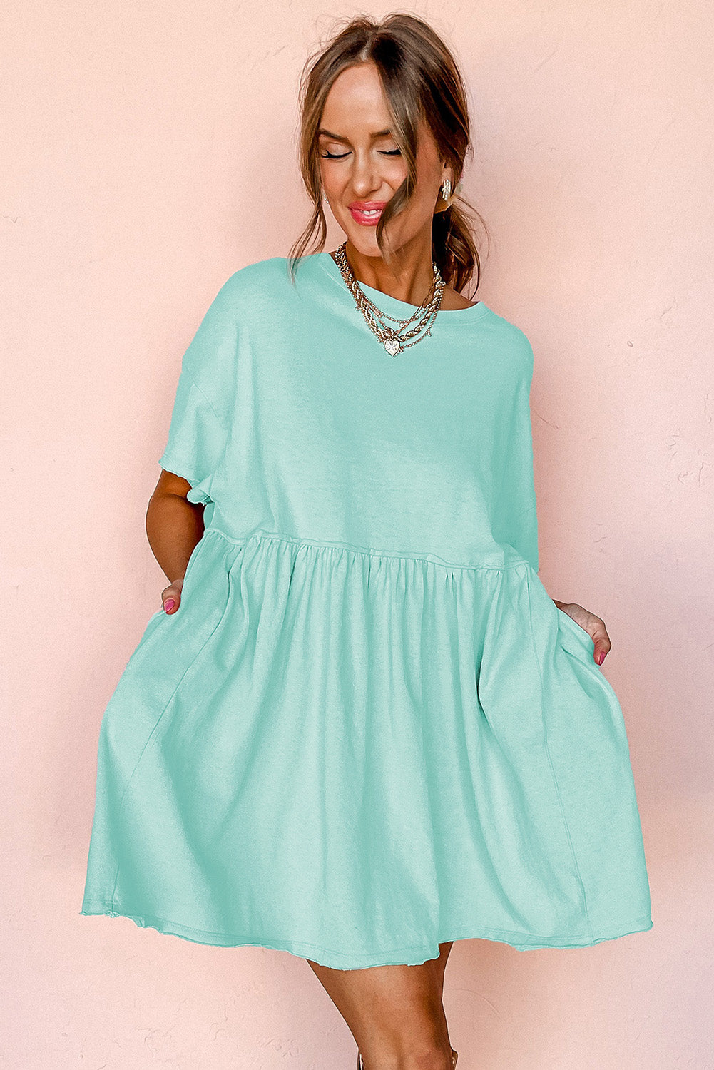 Robe babydoll unie couleur jade clair avec poches et bords effilochés