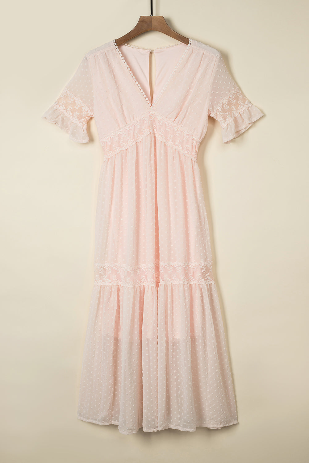 Robe longue en plumetis à bordure en dentelle