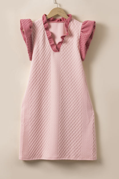 Robe courte légère rose texturée à manches bouffantes volantées et col en V coupe droite