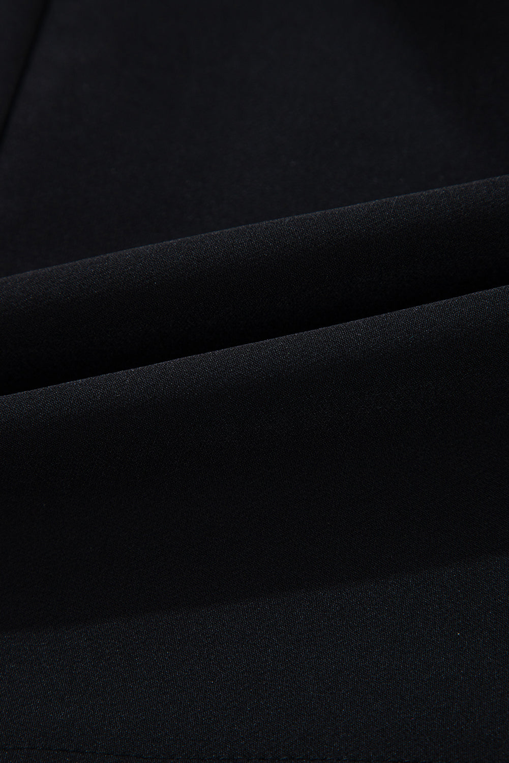 Robe mini sans manches à encolure ronde ornée d'un nœud papillon contrastant noir