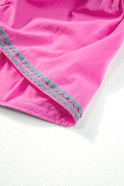 Robe étagée à manches courtes volantées et col en V, colorblock rose fraise et zigzag
