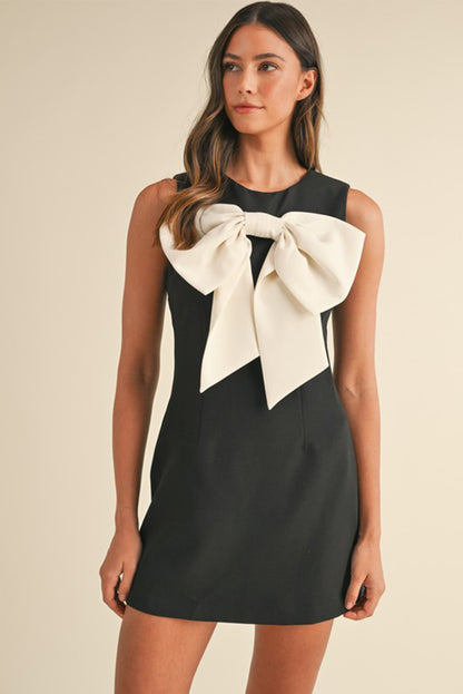 Robe mini sans manches à encolure ronde ornée d'un nœud papillon contrastant noir