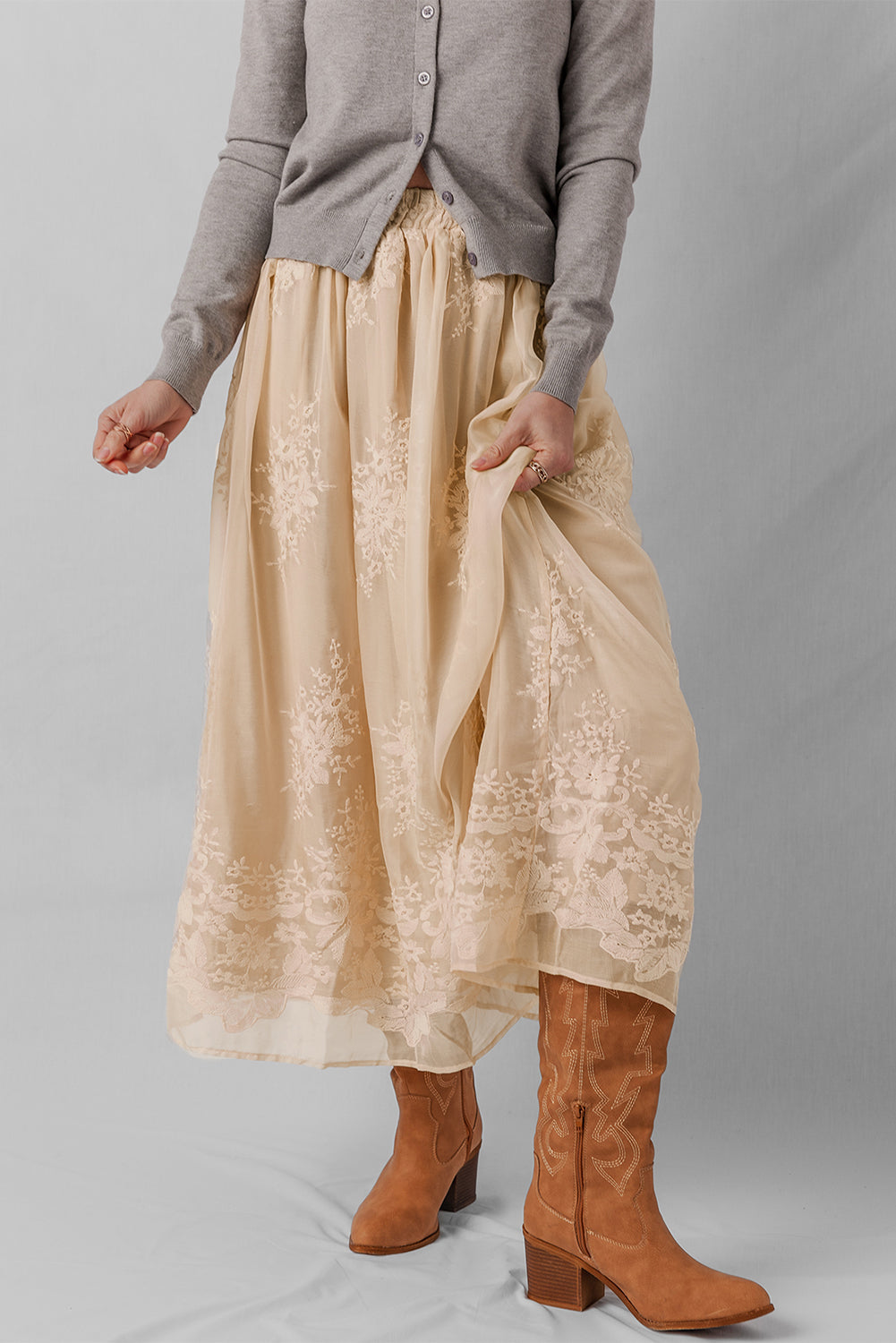 Jupe longue fluide en tulle brodé couleur avoine