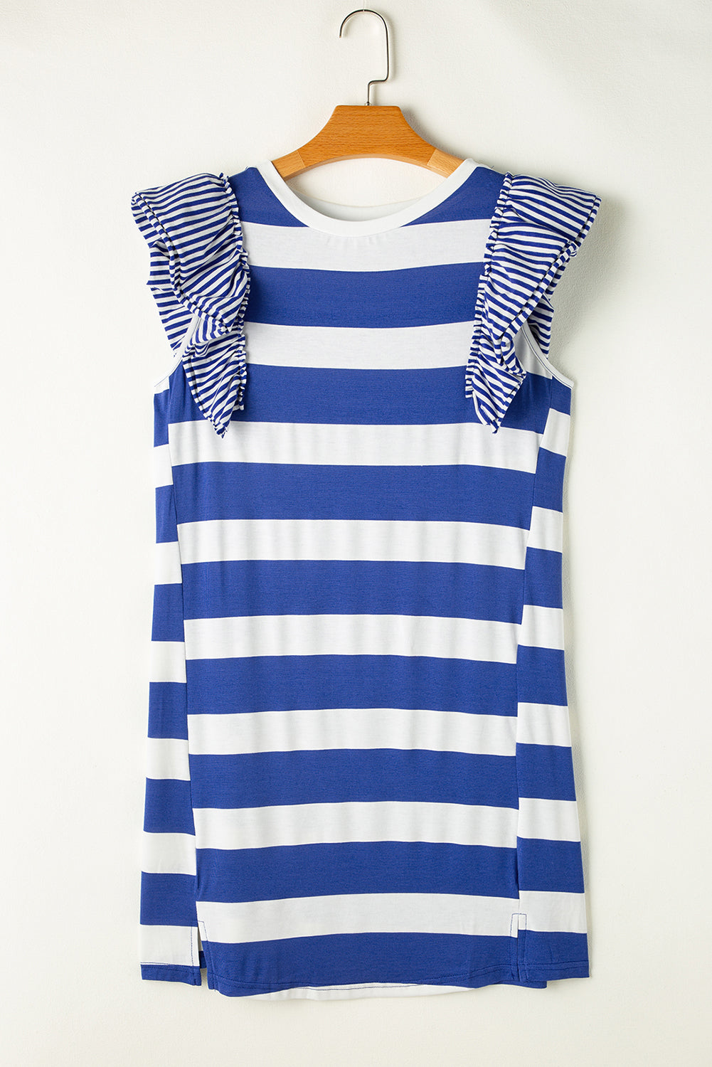 Robe T-shirt à manches volantées contrastantes à rayures bleu ciel