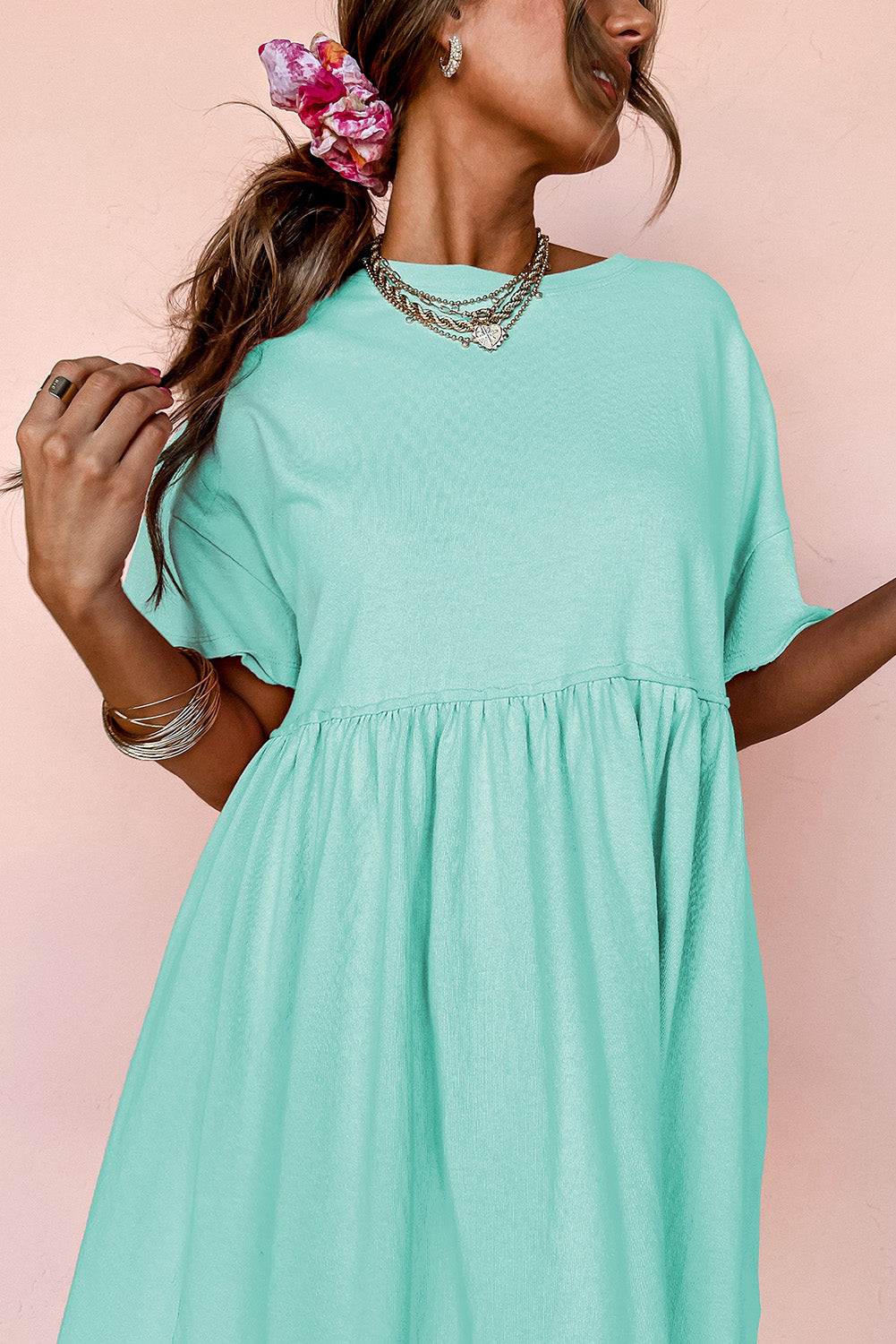 Robe babydoll unie couleur jade clair avec poches et bords effilochés